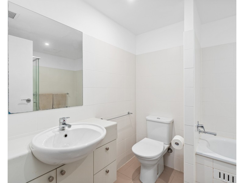 443/80 John Whiteway Drive, Gosford NSW 2250