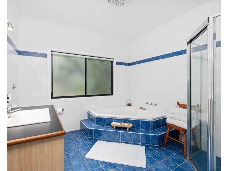 105 Lake Shore Drive, North Avoca NSW 2260