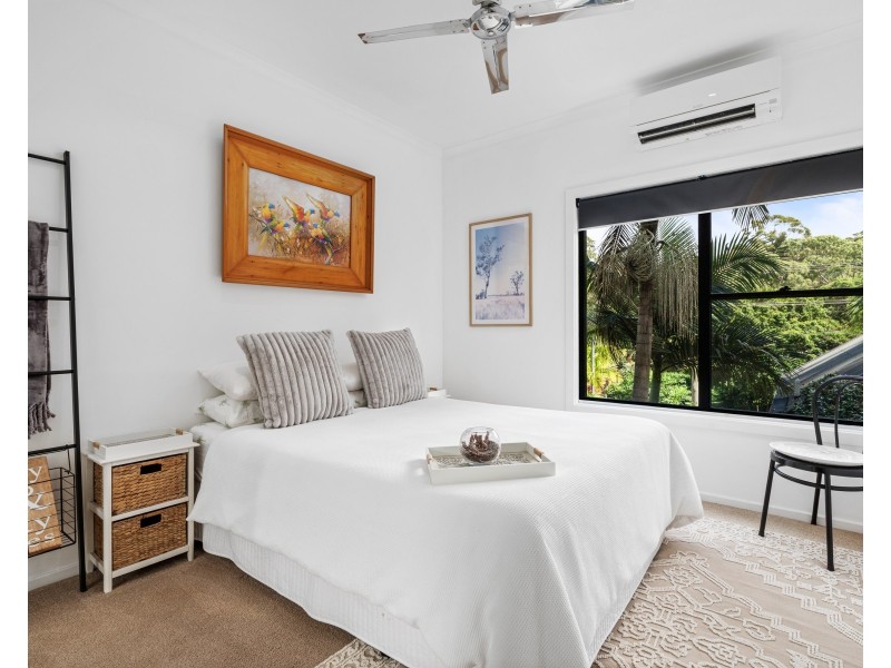 105 Lake Shore Drive, North Avoca NSW 2260