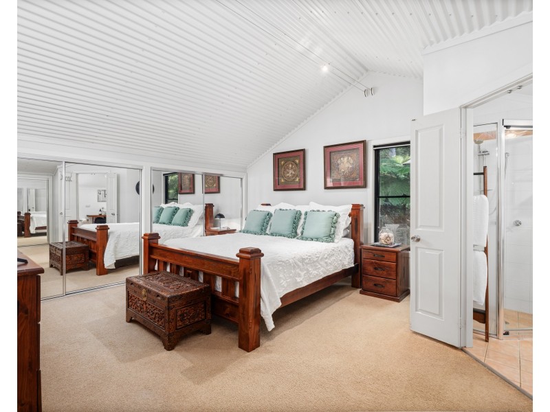 105 Lake Shore Drive, North Avoca NSW 2260