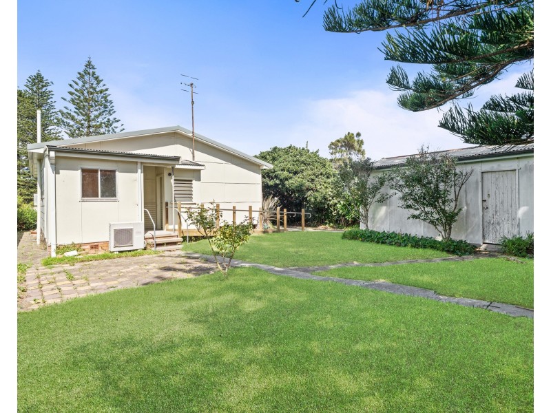 18 Stewart Street, The Entrance North NSW 2261