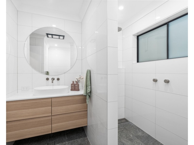 8 Bourbon Street, Wyoming NSW 2250