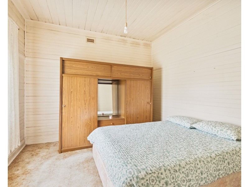 10 Renwick Street, Wyoming NSW 2250