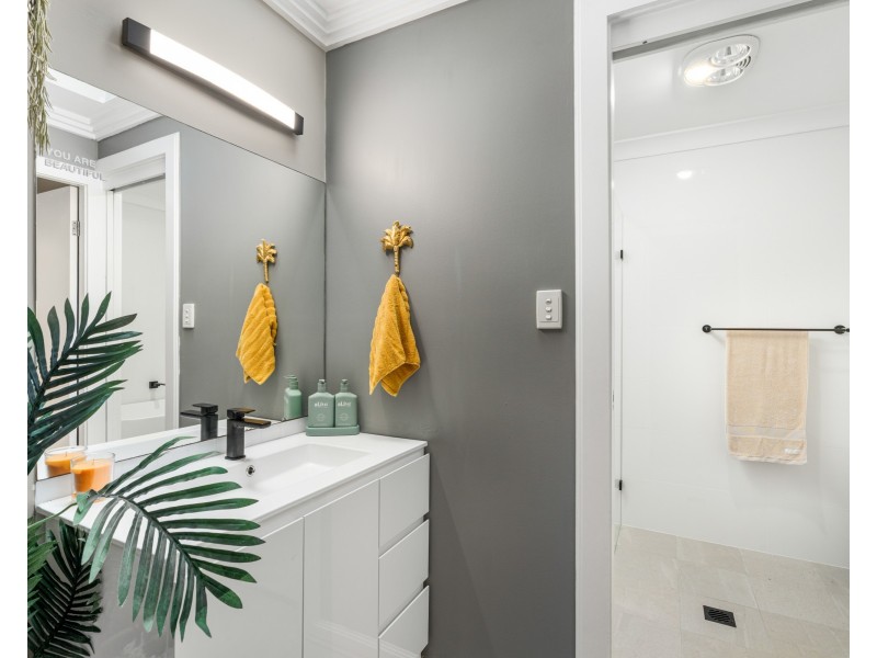 16 Wyong Road, Berkeley Vale NSW 2261