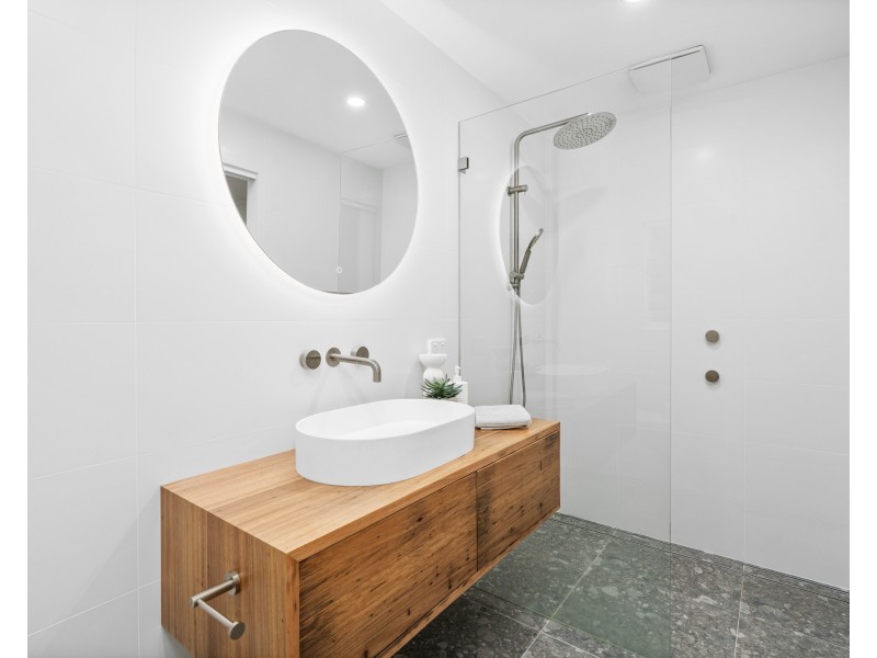 18 Day Street, Wyoming NSW 2250