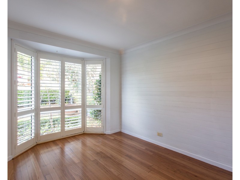 8 Lewis Crescent, Forresters Beach NSW 2260