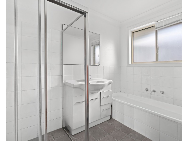 2/102 Coolawin Circle, Narara NSW 2250