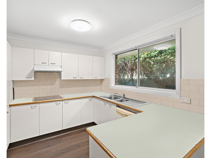 2/102 Coolawin Circle, Narara NSW 2250