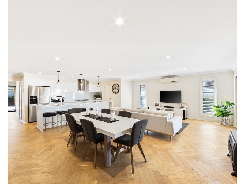 18b Jacana Avenue, Narara NSW 2250