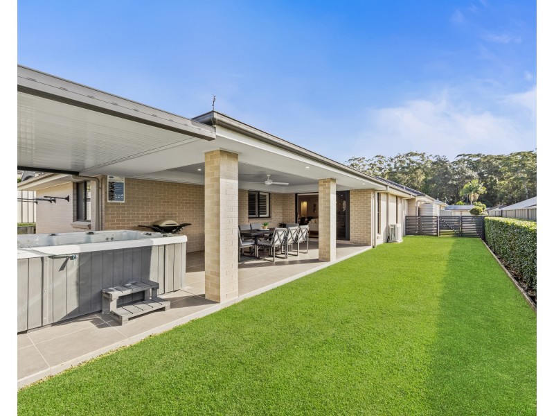 18b Jacana Avenue, Narara NSW 2250