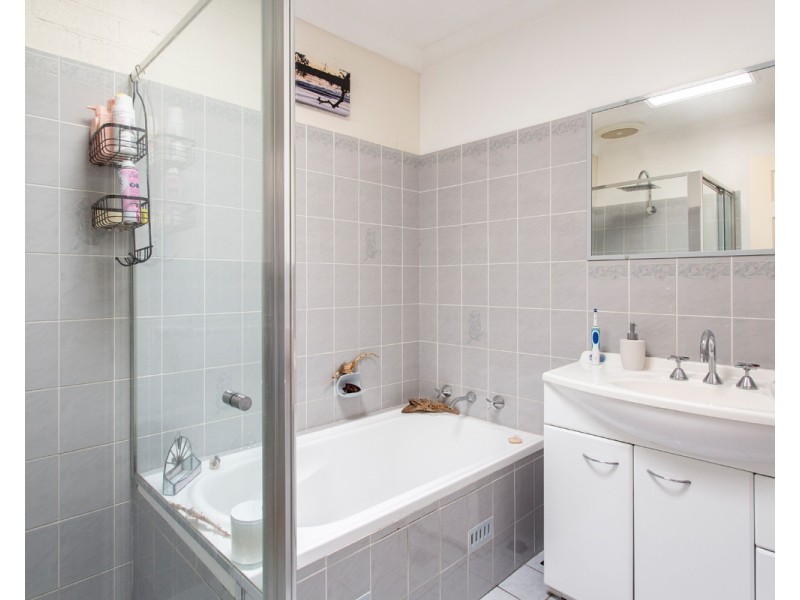 2/6 Donna Close, Lisarow NSW 2250
