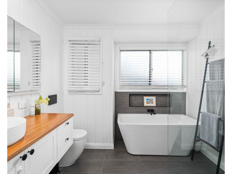 13 Newhaven Place, Bateau Bay NSW 2261