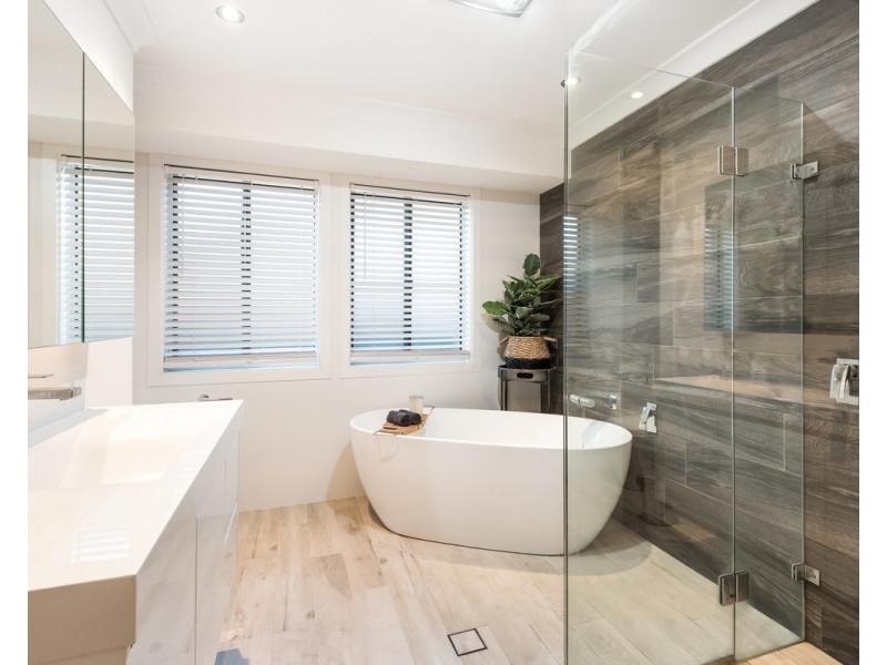 6 Kuburra Road, Erina NSW 2250