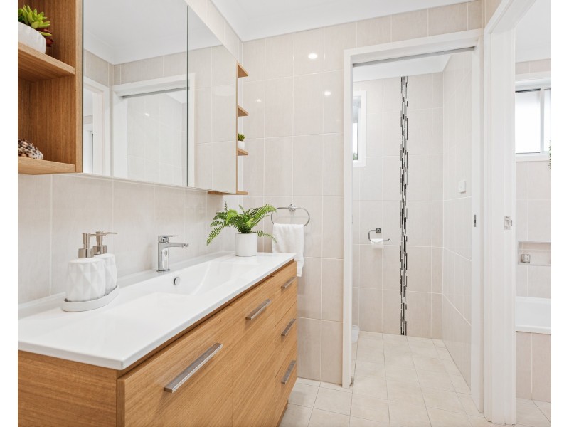 43 Crawford Crescent, Wyoming NSW 2250