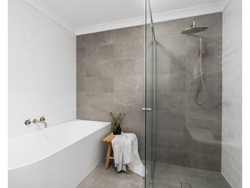 14 Small Street, Wyoming NSW 2250