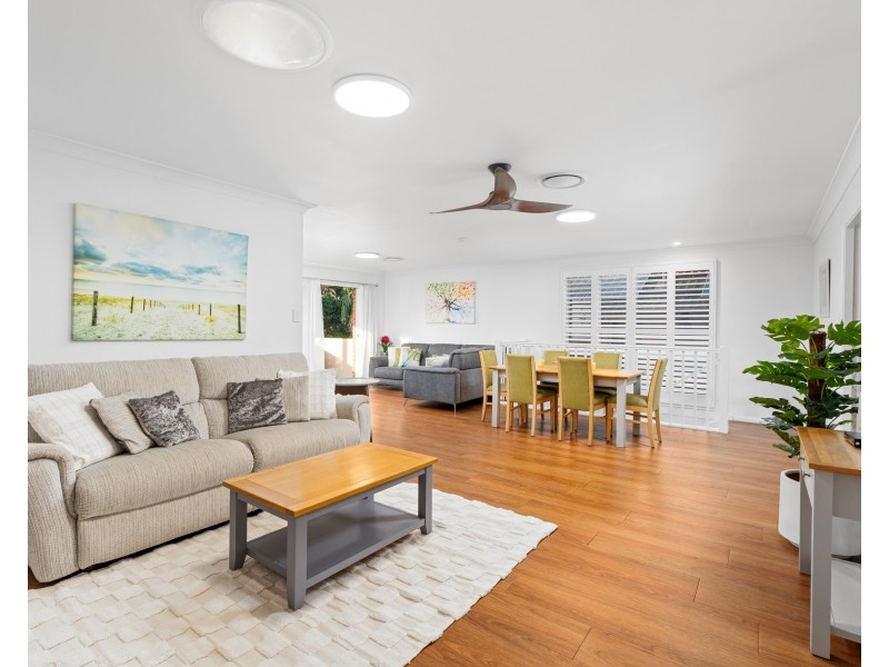 2/1 Rembrae Drive, Green Point NSW 2251
