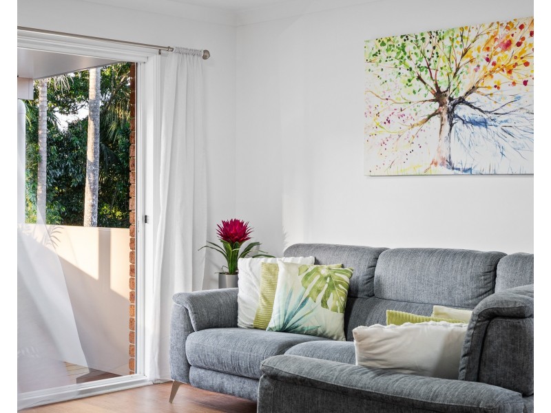 2/1 Rembrae Drive, Green Point NSW 2251