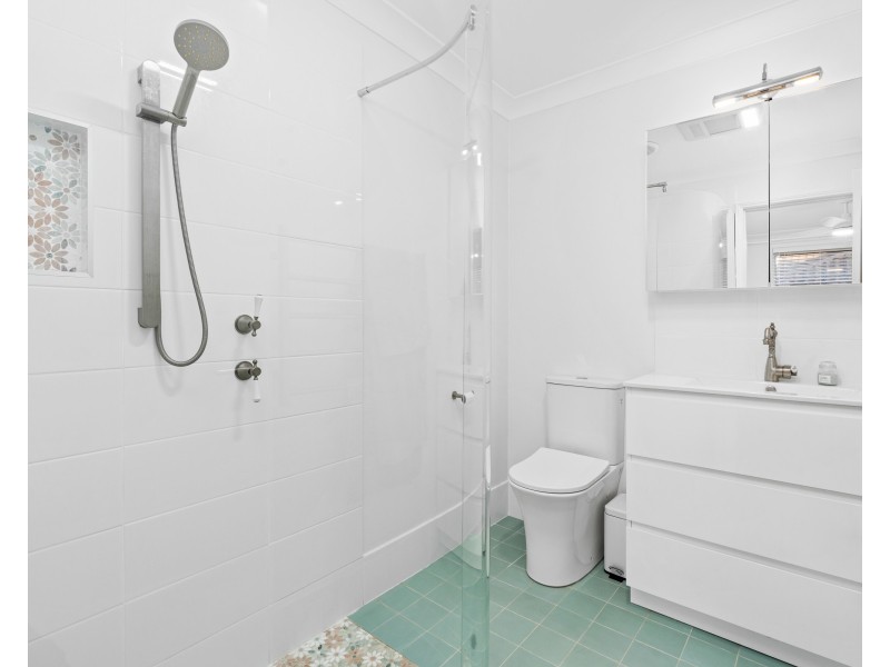 2/1 Rembrae Drive, Green Point NSW 2251