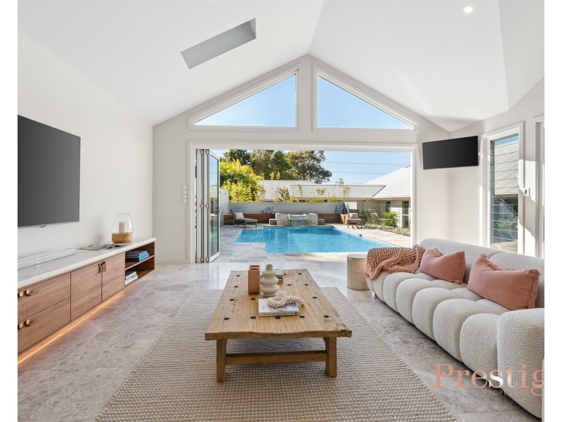 327 Tumbi Road, Wamberal NSW 2260