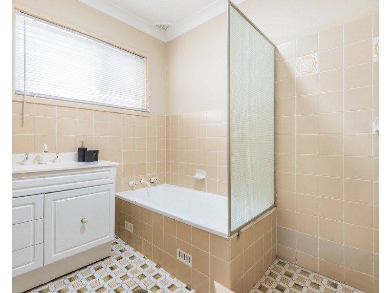 13 Isis Street, Wyoming NSW 2250