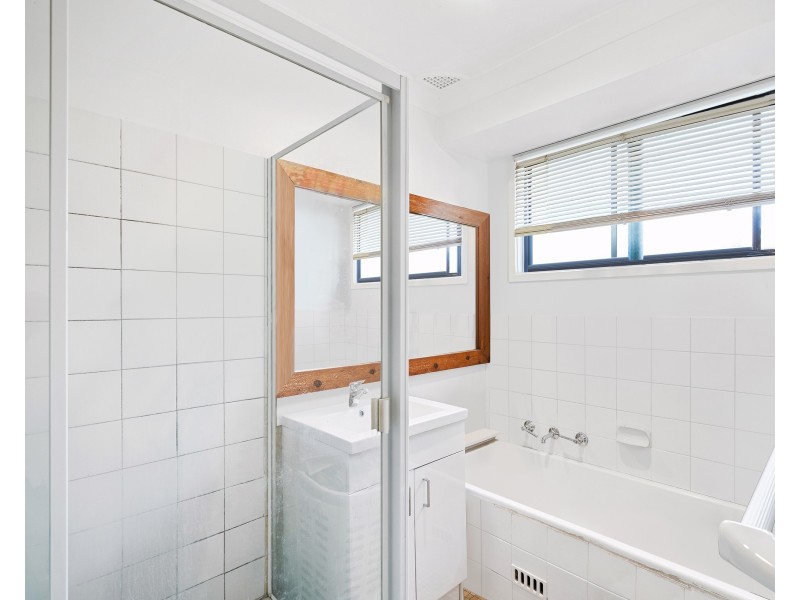 45 & 45a Koninderie Parade, Narara NSW 2250