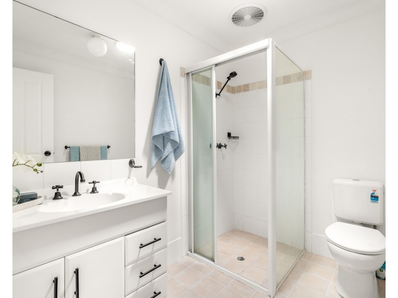 8/297a Henry Parry Drive, Wyoming NSW 2250