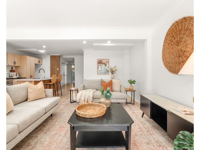 8/297a Henry Parry Drive, Wyoming NSW 2250