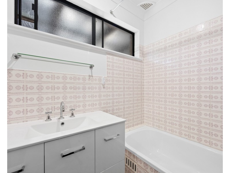 6 Yugari Crescent, Daleys Point NSW 2257