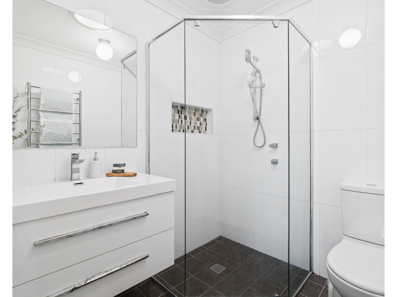 2/11 Berrys Head Road, Narara NSW 2250