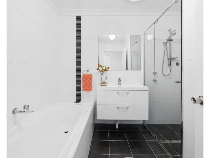 2/11 Berrys Head Road, Narara NSW 2250