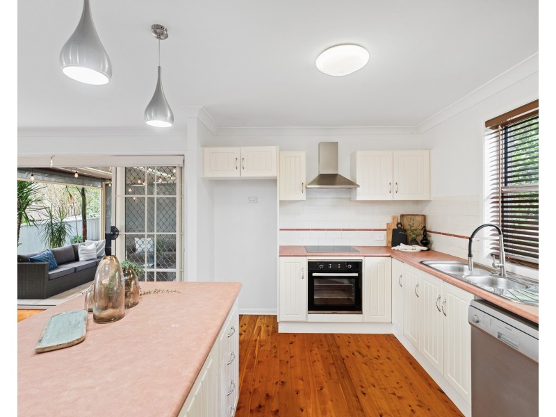 2/11 Berrys Head Road, Narara NSW 2250