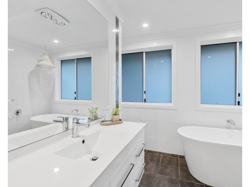 33 Yanderra Crescent, Narara NSW 2250