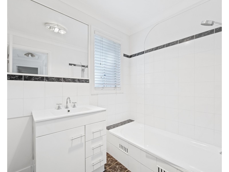 1/16 Creighton Lane, Point Frederick NSW 2250