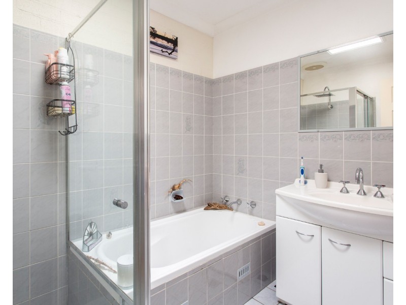 2/6 Donna Close, Lisarow NSW 2250