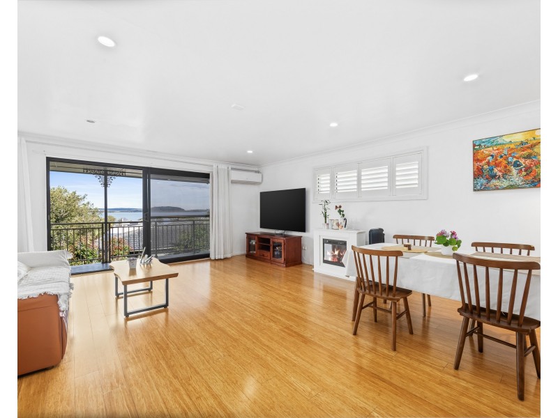 1a Noonan Point Avenue, Point Clare NSW 2250
