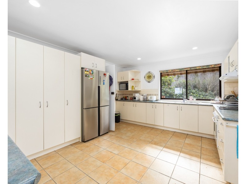 1a Noonan Point Avenue, Point Clare NSW 2250