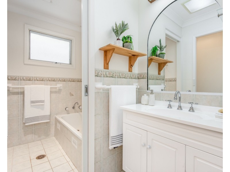 6 Coulter Road, Wyoming NSW 2250