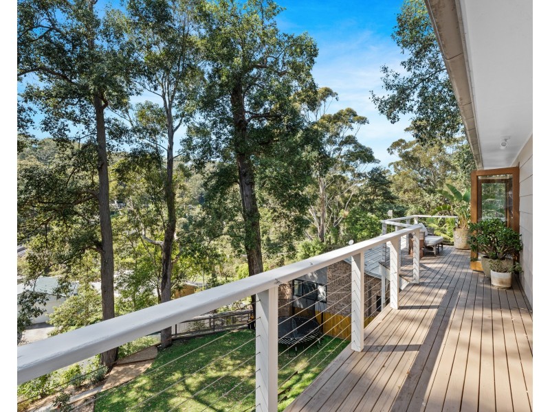 4 Harcourt Place, North Avoca NSW 2260