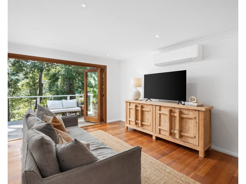 4 Harcourt Place, North Avoca NSW 2260