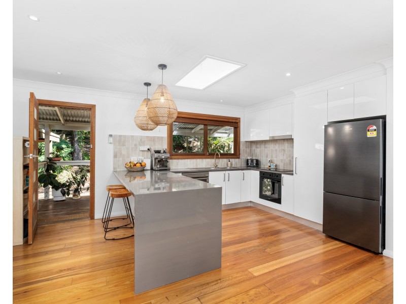 4 Harcourt Place, North Avoca NSW 2260