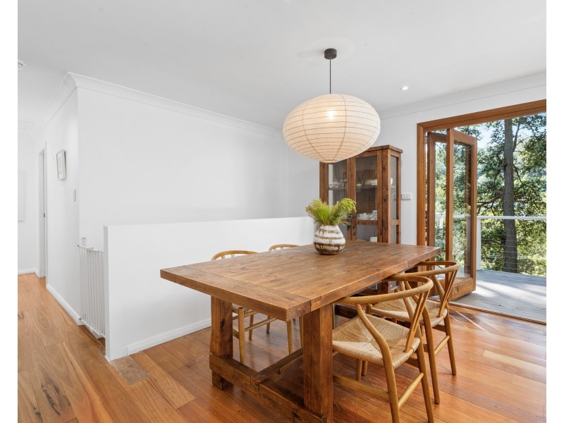 4 Harcourt Place, North Avoca NSW 2260