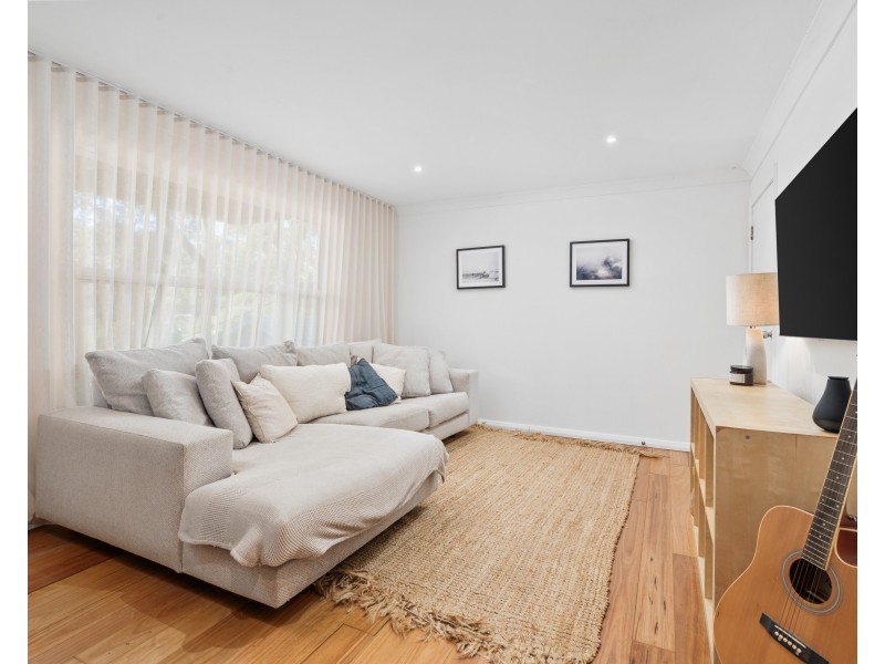 4 Harcourt Place, North Avoca NSW 2260