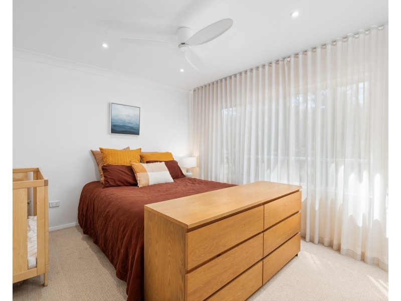 4 Harcourt Place, North Avoca NSW 2260