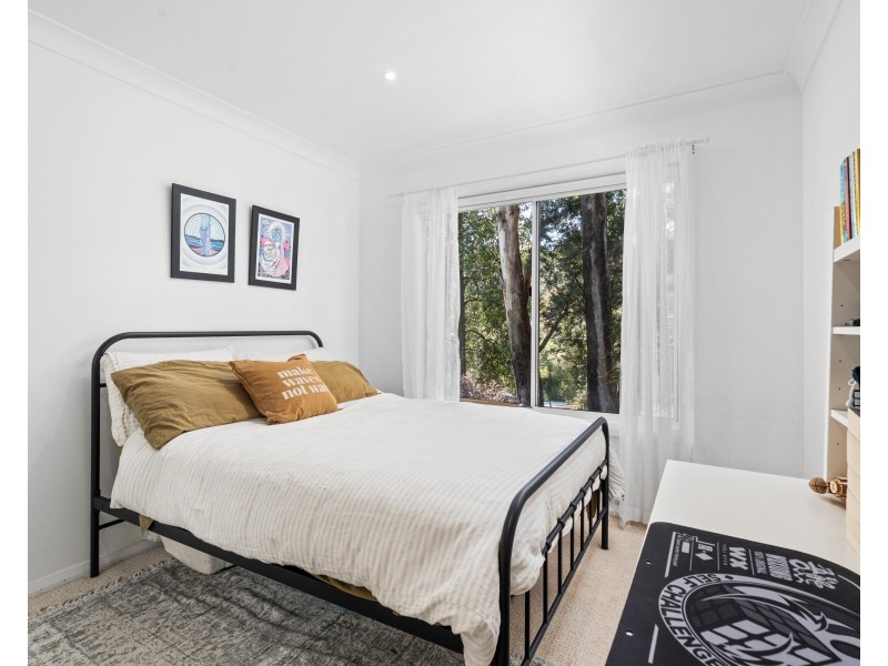 4 Harcourt Place, North Avoca NSW 2260