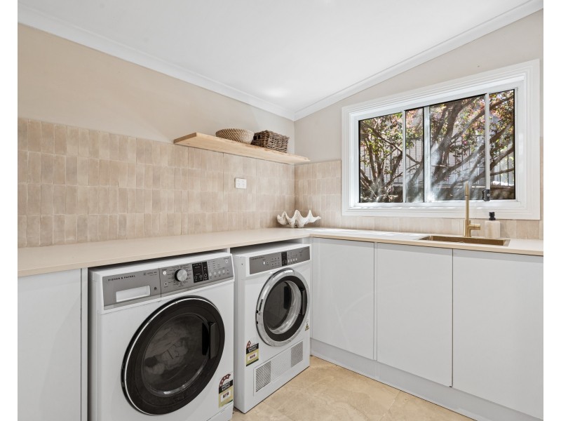 4 Harcourt Place, North Avoca NSW 2260