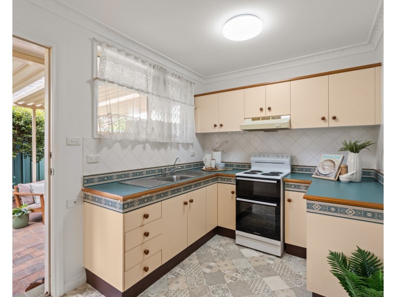 8/31 Cary Street, Wyoming NSW 2250