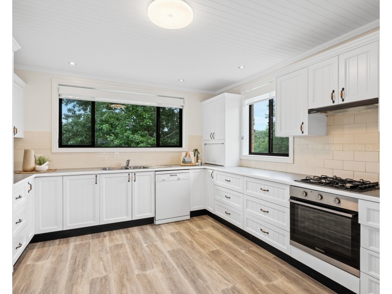 14 Beaumont Avenue, Wyoming NSW 2250