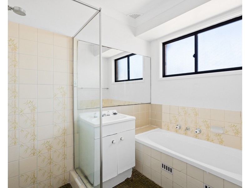 7 Elkhorn Close, Wyoming NSW 2250