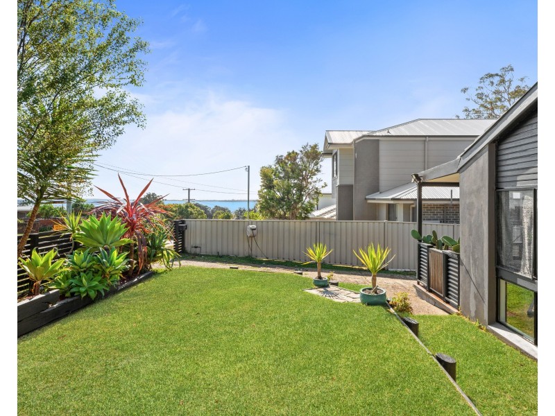 22 Shannon Parade, Berkeley Vale NSW 2261