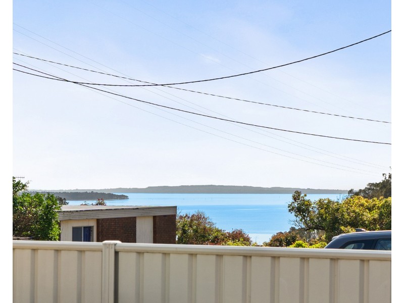 22 Shannon Parade, Berkeley Vale NSW 2261